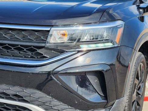 New 2024 Volkswagen Taos SE image 5