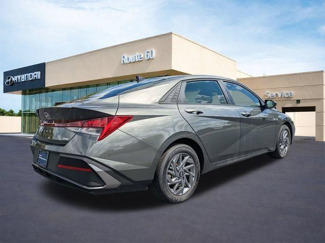 Certified 2025 Hyundai Elantra Hybrid FWD image 4