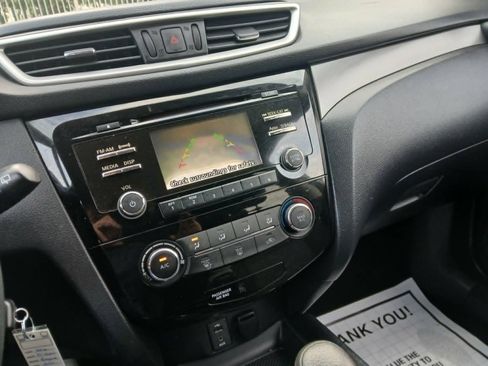 Used 2016 Nissan Rogue S w/ Appearance Package FWD image 14