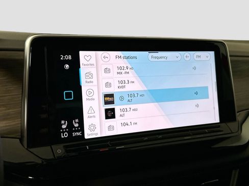 Certified 2025 Volkswagen Atlas SEL Premium R-Line image 9