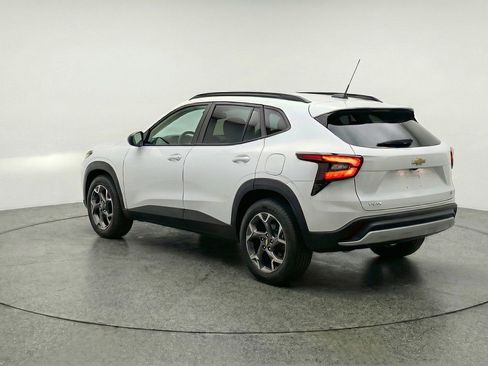 Used 2025 Chevrolet Trax LT image 6