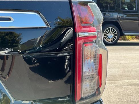 Used 2024 Chevrolet Suburban LT AWD/4WD image 46