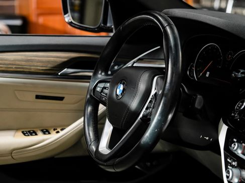 Used 2018 BMW 530i w/ Premium Package RWD image 12