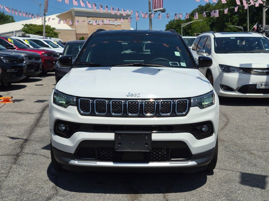 Used 2023 Jeep Compass Limited AWD/4WD image 3