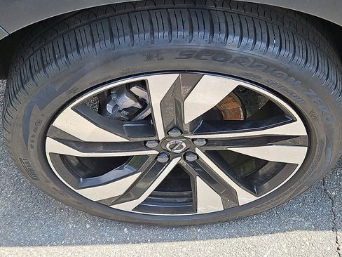 Used 2024 Volvo XC40 B5 Plus w/ Protection Package Premier AWD/4WD image 10