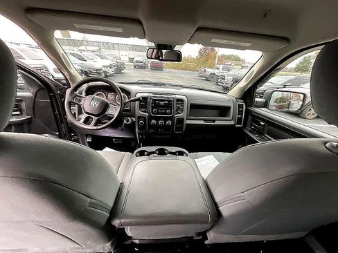 Used 2018 RAM 2500 Tradesman w/ Chrome Appearance Group image 31