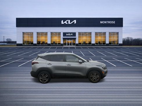 Used 2023 Kia Seltos LX AWD/4WD image 4