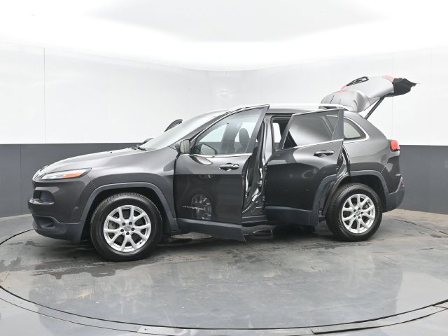 Used 2015 Jeep Cherokee Latitude w/ Comfort/Convenience Group FWD image 52