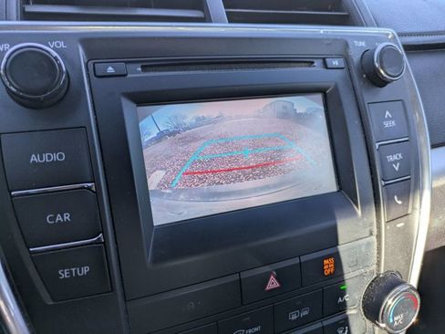 Used 2017 Toyota Camry SE FWD image 12