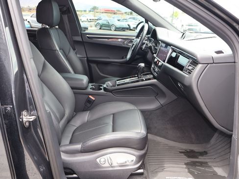Certified 2023 Porsche Macan AWD/4WD image 27