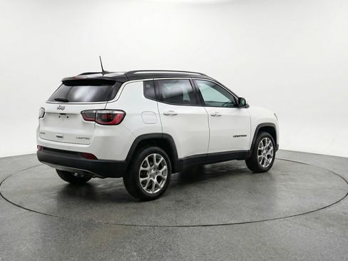 Used 2025 Jeep Compass Limited image 9
