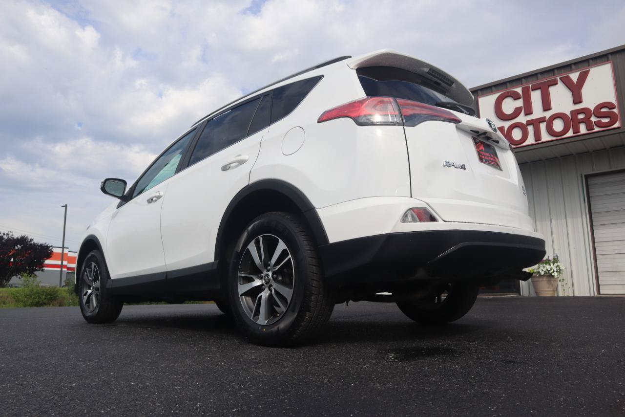 Used 2017 Toyota RAV4 XLE AWD/4WD image 20