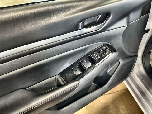 Used 2024 Nissan Altima 2.5 SR FWD image 14