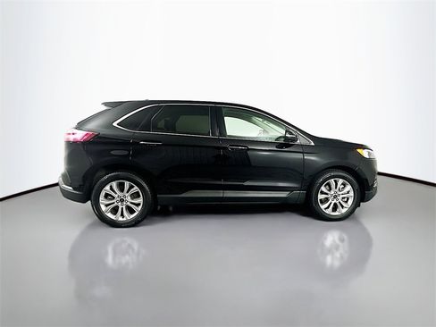 Used 2024 Ford Edge Titanium image 12