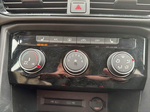 Used 2023 Volkswagen Taos SE w/ Black Wheel Package image 29