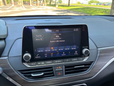 Used 2025 Nissan Altima 2.5 SV FWD image 17