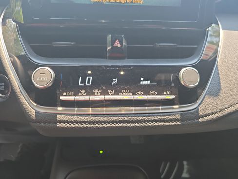 Used 2024 Toyota Corolla SE w/ SE Premium Package FWD image 21