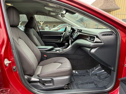 Used 2019 Toyota Camry LE FWD image 18