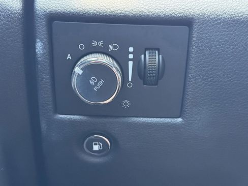 Used 2019 Jeep Grand Cherokee Overland AWD/4WD image 30