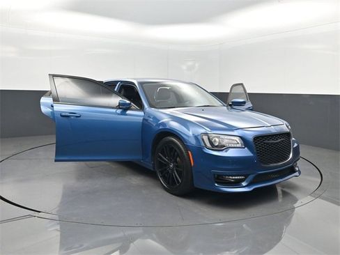Used 2023 Chrysler 300 Touring L image 39