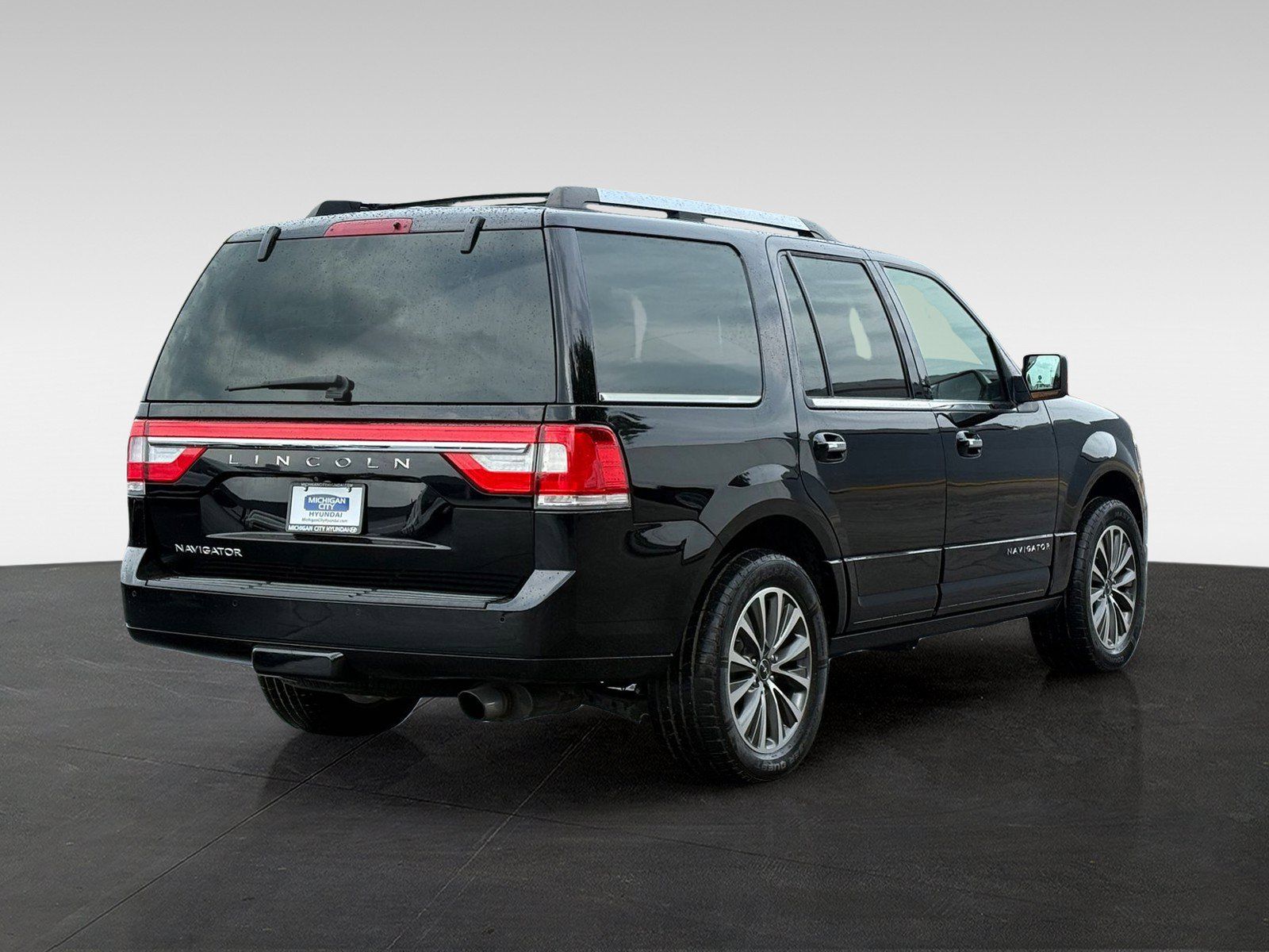 Used 2017 Lincoln Navigator Select AWD/4WD image 5
