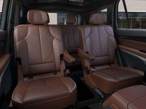 New 2026 Cadillac Vistiq Platinum w/ LPO, Floor Liner Package AWD/4WD image 17