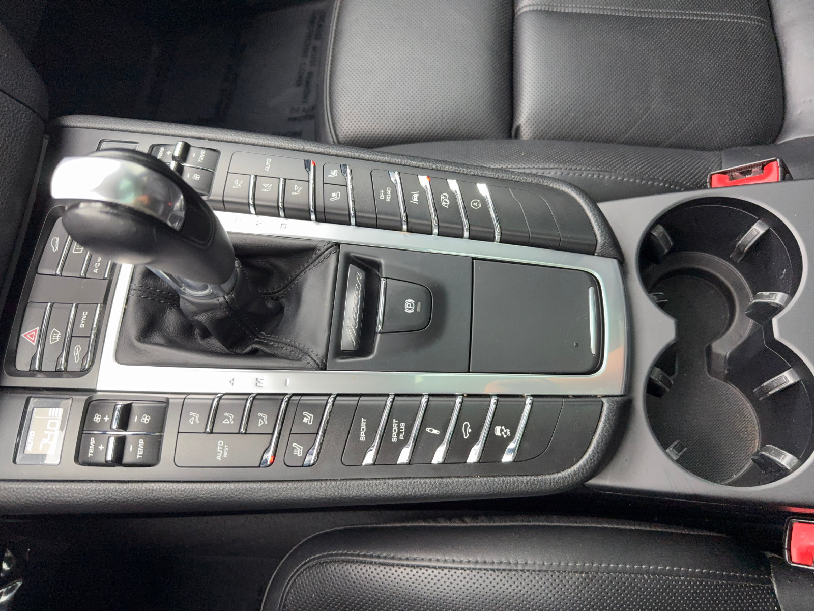 Used 2018 Porsche Macan Sport Edition AWD/4WD image 30