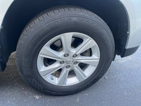 Used 2012 Toyota Highlander FWD w/ Tech Pkg image 8