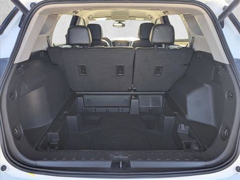 Used 2023 GMC Terrain SLT image 17