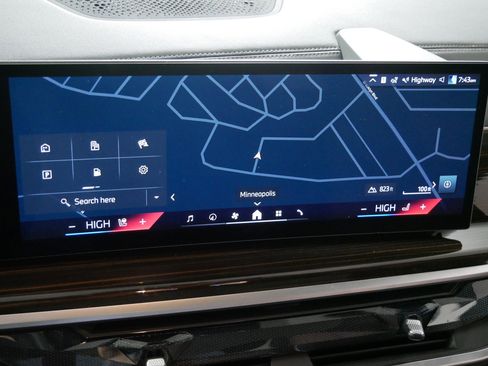 Used 2026 BMW X5 xDrive50e w/ Executive Package image 31