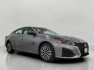 Used 2025 Nissan Altima 2.5 SV video 1