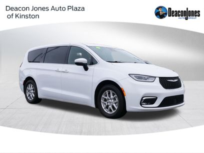 Used 2023 Chrysler Pacifica Touring