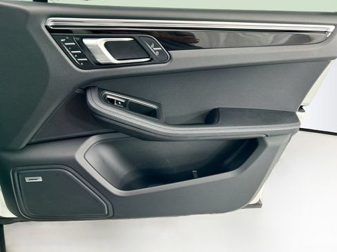 Certified 2023 Porsche Macan AWD/4WD image 25