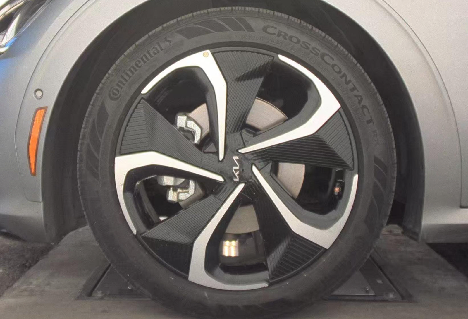 Used 2023 Kia EV6 GT-Line w/ GT-Line White Seat Package AWD/4WD image 17