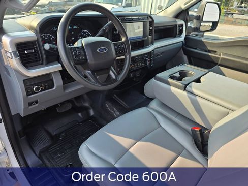 Used 2023 Ford F250 XL AWD/4WD image 2