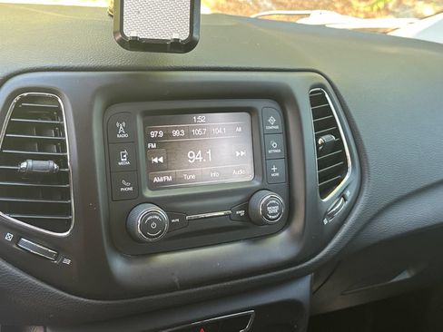 Used 2018 Jeep Compass Latitude w/ Cold Weather Group AWD/4WD image 27
