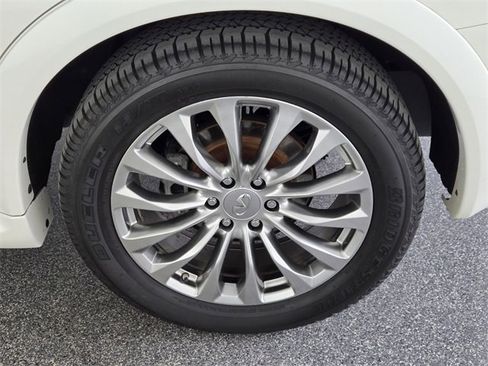 Used 2017 INFINITI QX80 2WD w/ Driver Assistance Package image 9