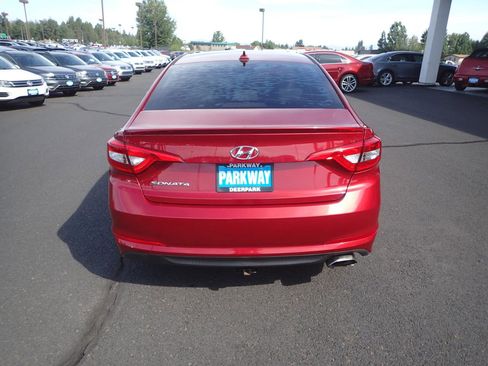 Used 2015 Hyundai Sonata SE w/ Option Group 09 FWD image 4