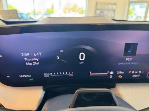 Used 2025 Buick Enclave Avenir w/ Super Cruise Package AWD/4WD image 14
