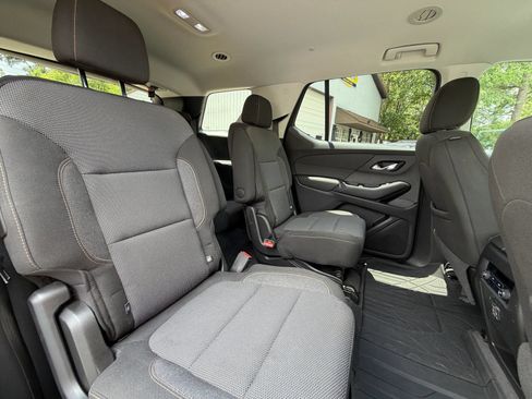 Used 2020 Chevrolet Traverse LT w/ LPO, Blackout Package FWD image 21