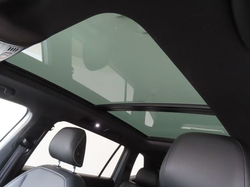 Used 2022 Volkswagen Tiguan SE R-Line FWD image 21