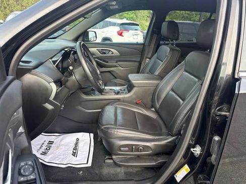 Used 2023 Chevrolet Traverse LT w/ LT Premium Package AWD/4WD image 9