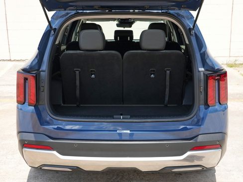 Used 2024 Kia Sorento S w/ Panoramic Sunroof Package FWD image 9
