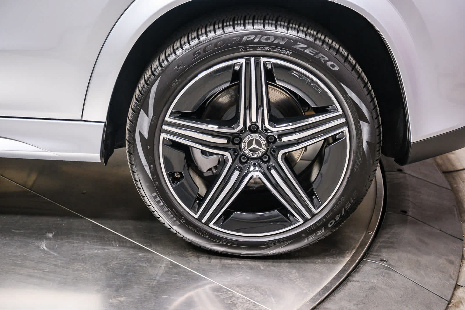 Used 2026 Mercedes-Benz GLE 450e 4MATIC w/ AMG Line Exterior image 9