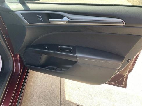 Used 2017 Ford Fusion SE w/ Equipment Group 201A image 42