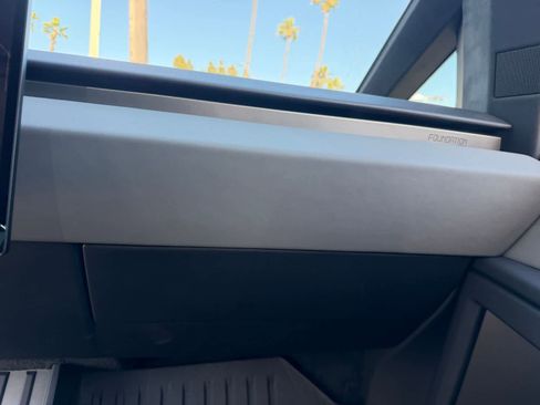 Used 2024 Tesla Cybertruck AWD Crew Cab image 15