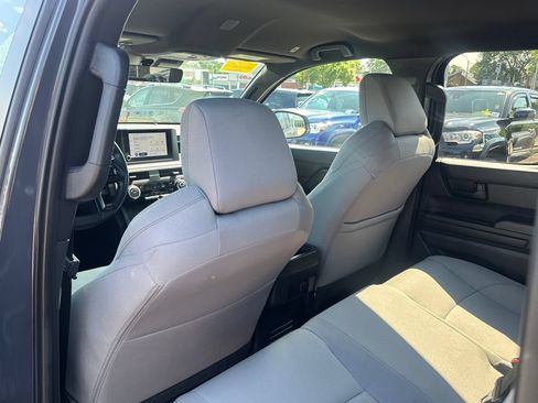 Used 2025 Toyota Tacoma SR5 AWD/4WD image 39