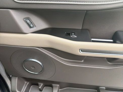 Used 2021 Ford Expedition XLT image 21