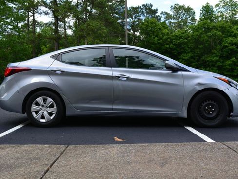 Used 2016 Hyundai Elantra SE FWD image 4
