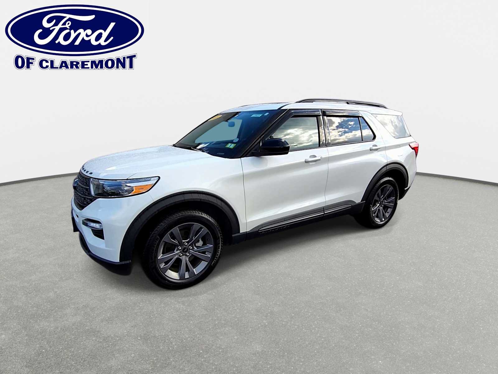 Used 2023 Ford Explorer XLT w/ Equipment Group 202A AWD/4WD image 4